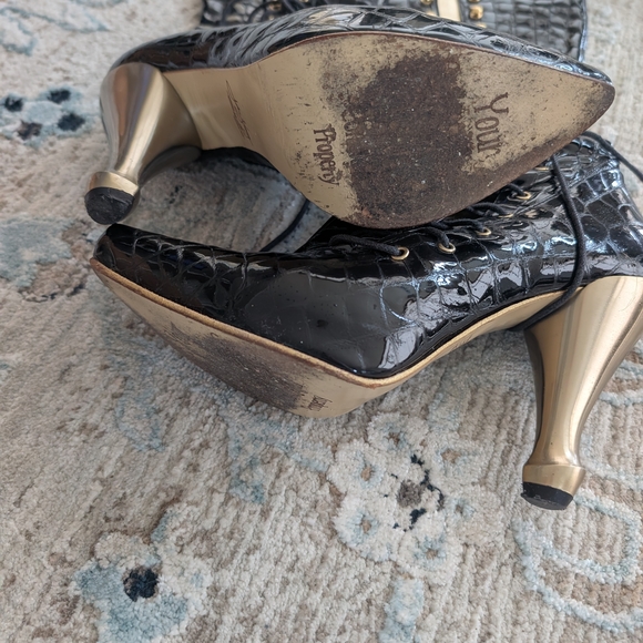 John Fluevog Black Croc-Patterned Boots with Gold Details - Picture 4 of 6